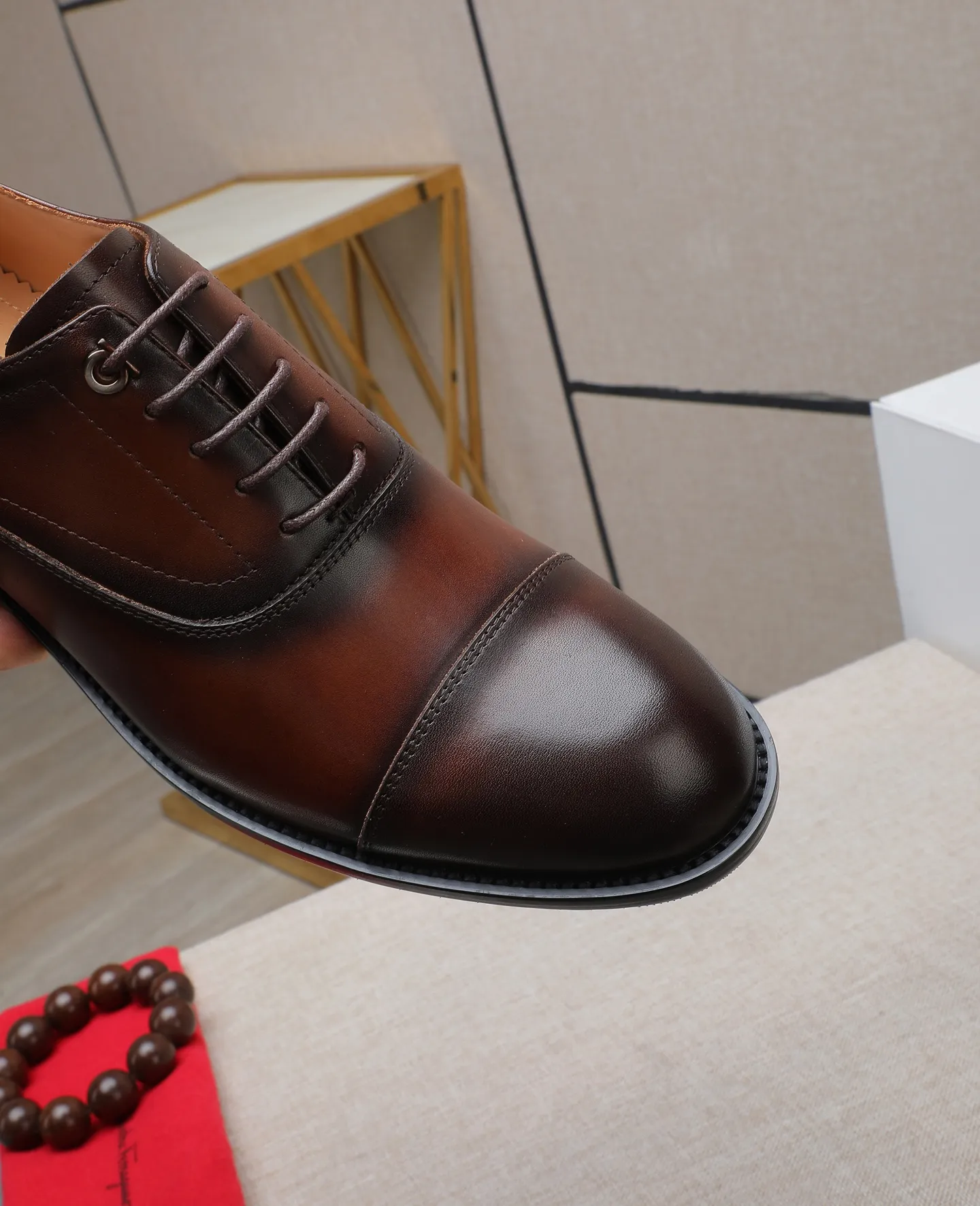 Men's shoes 💰540📛📛 (water-dyed cow lining) Salvatore Ferragamo high-end (Salvatore Ferragamo) is the world's top luxury footwear brand, coming from the fashion kingdom of Italy. It is famous all over the world for its traditional handmade design and novel styles... 🚶🏻🚶🏻New suit shoes are available simultaneously at the counter. This model is made of pure handmade imported Italian calfskin ➕soft water-dyed cowhide lining Original authentic outsole🌀🌀Size: 38➖44 (45 46 customized)